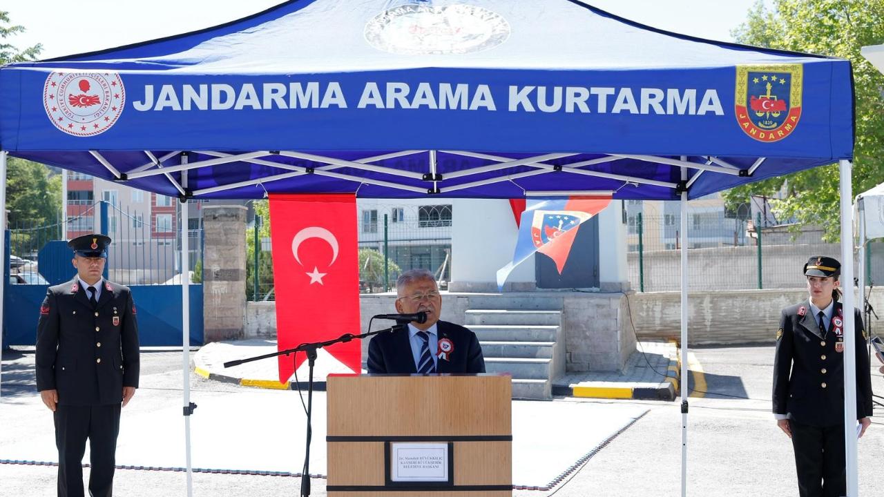"Bayrağımızın özgürce dalgalanmasında jandarmamızın fedakârlığı var"