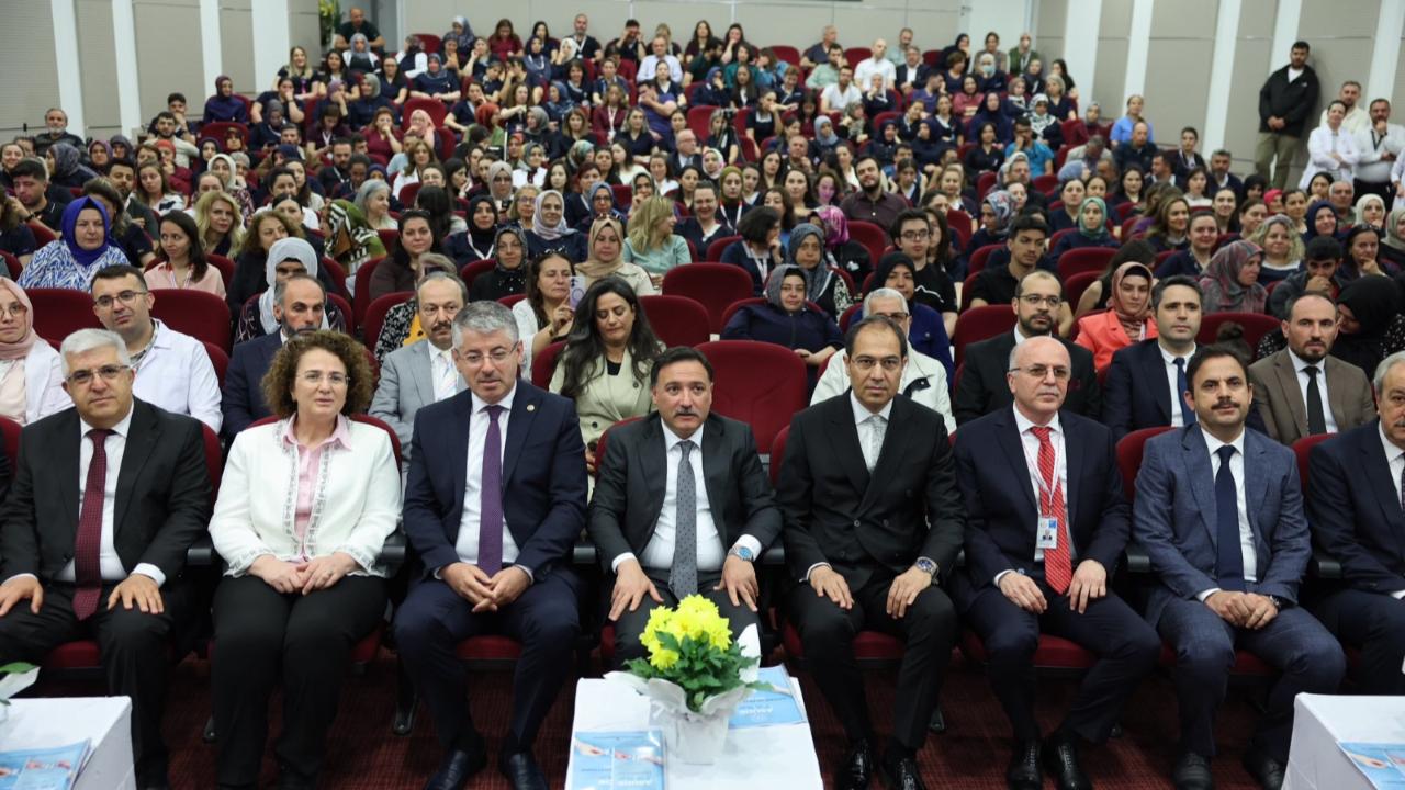 "Bizi dünyada diğer milletlerden ayrı kılan bir şey varsa o 