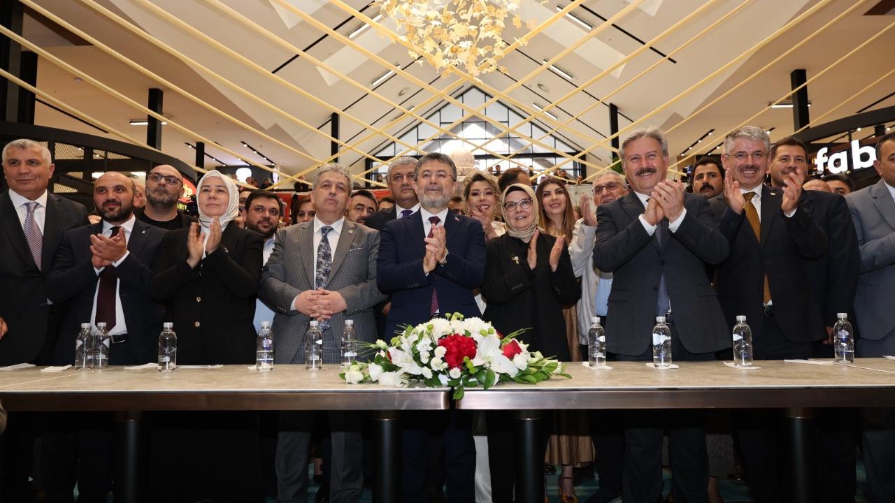 Çarşı Melikgazi, bakan Yumaklı'nın katılımıyla resmen açıldı