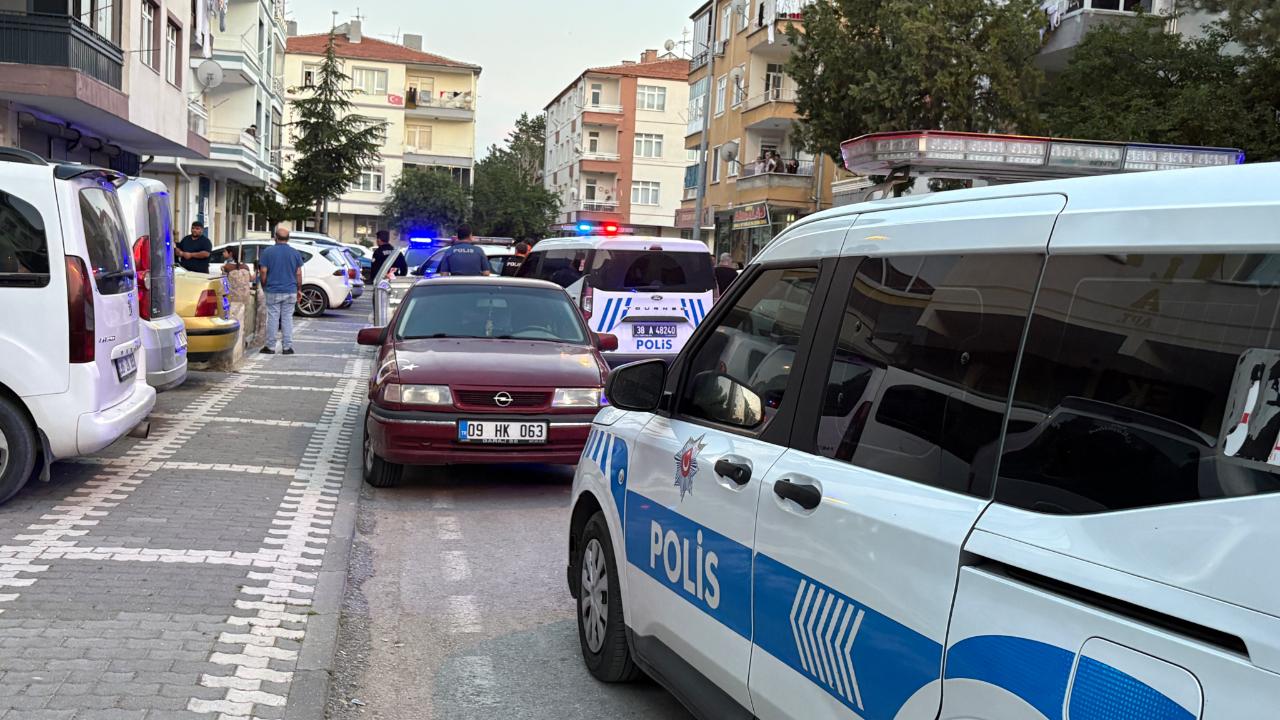 Eski kayınvalidesini ve baldızını bıçakla yaraladı