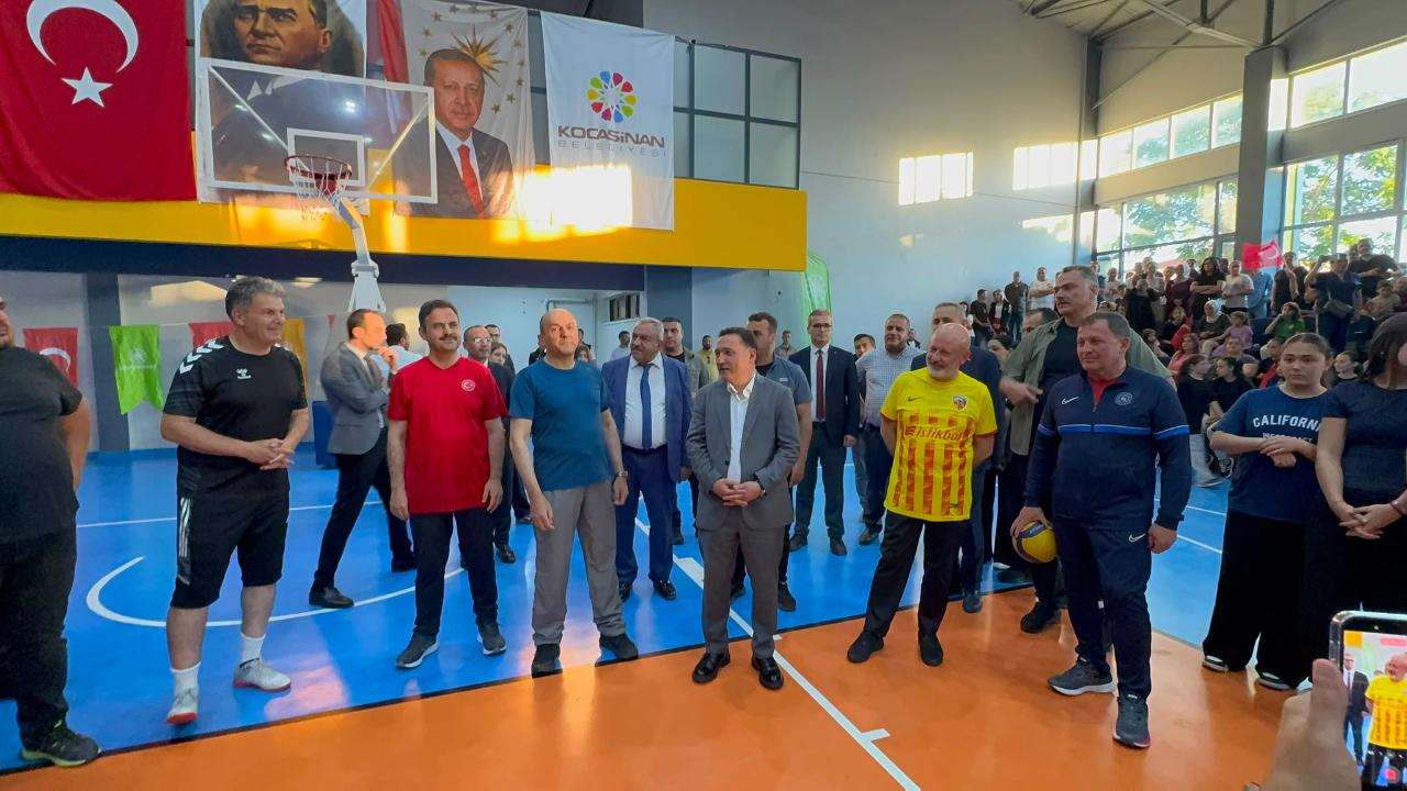 "Gençlerimizi spor salonlarında tutacağız"