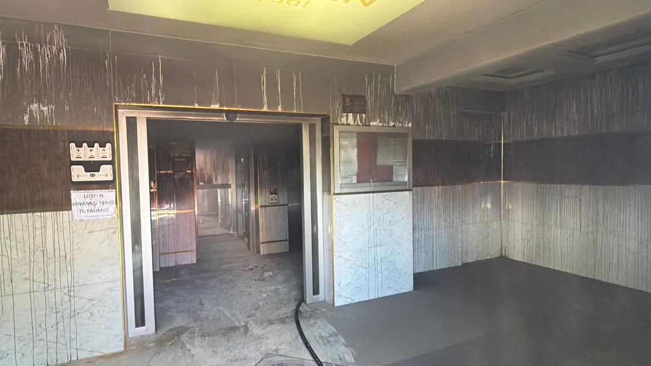Kayseri'de 12 katlı binanın görevli dairesinde yangın