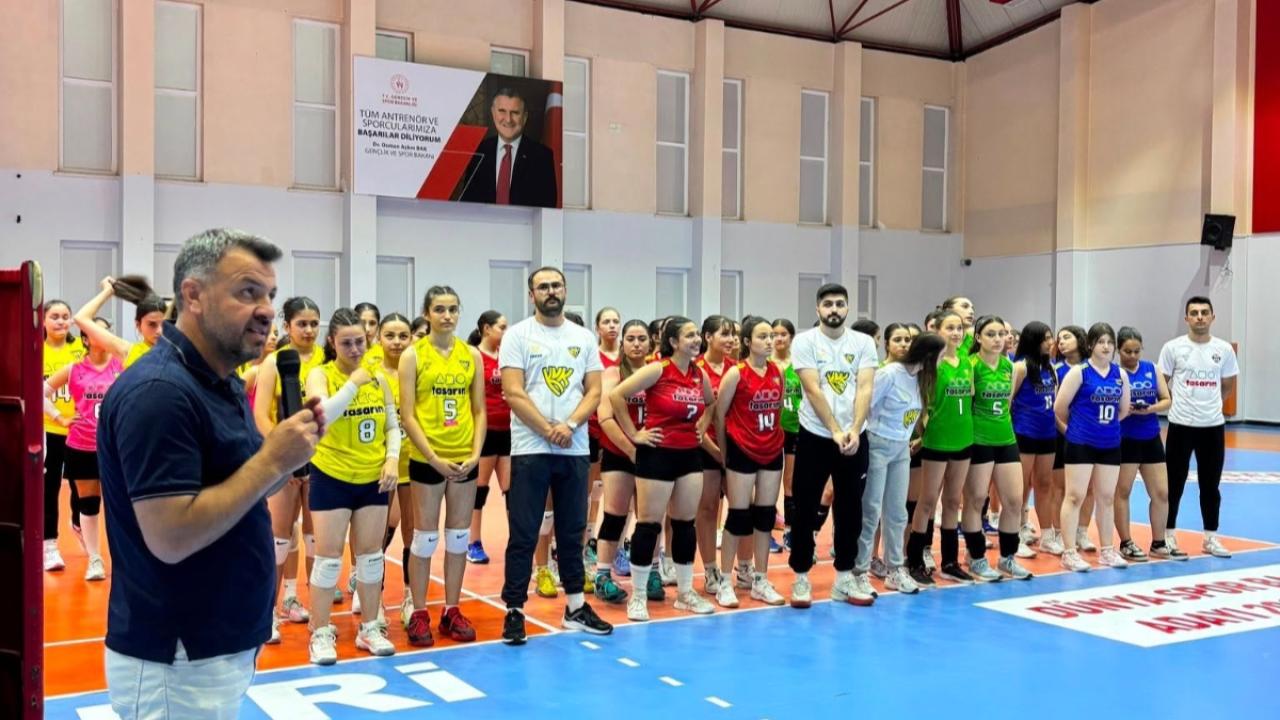 Kayseri'de Ömer Kesimci Voleybol Gelişim Ligi Final Maçlarıyla Sona Erdi