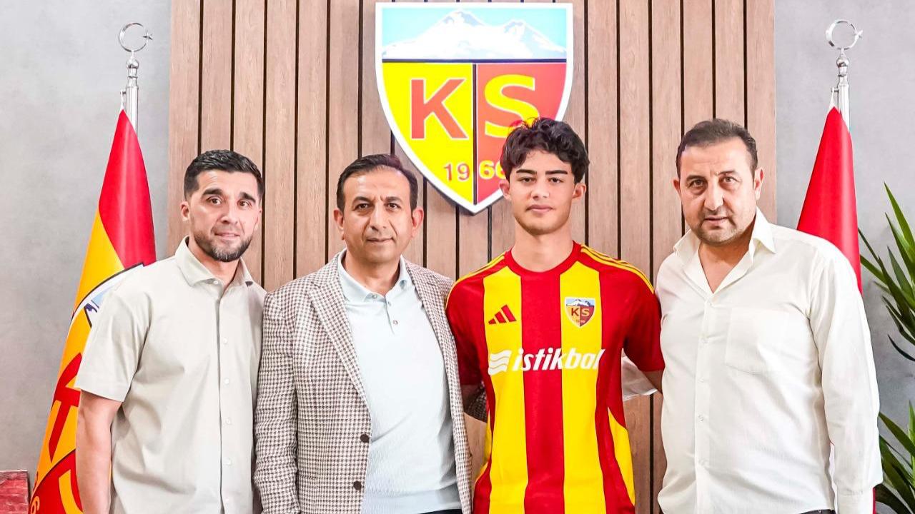 Kayserispor, Kayra Cihan ile 3 yıllık sözleşme imzaladı