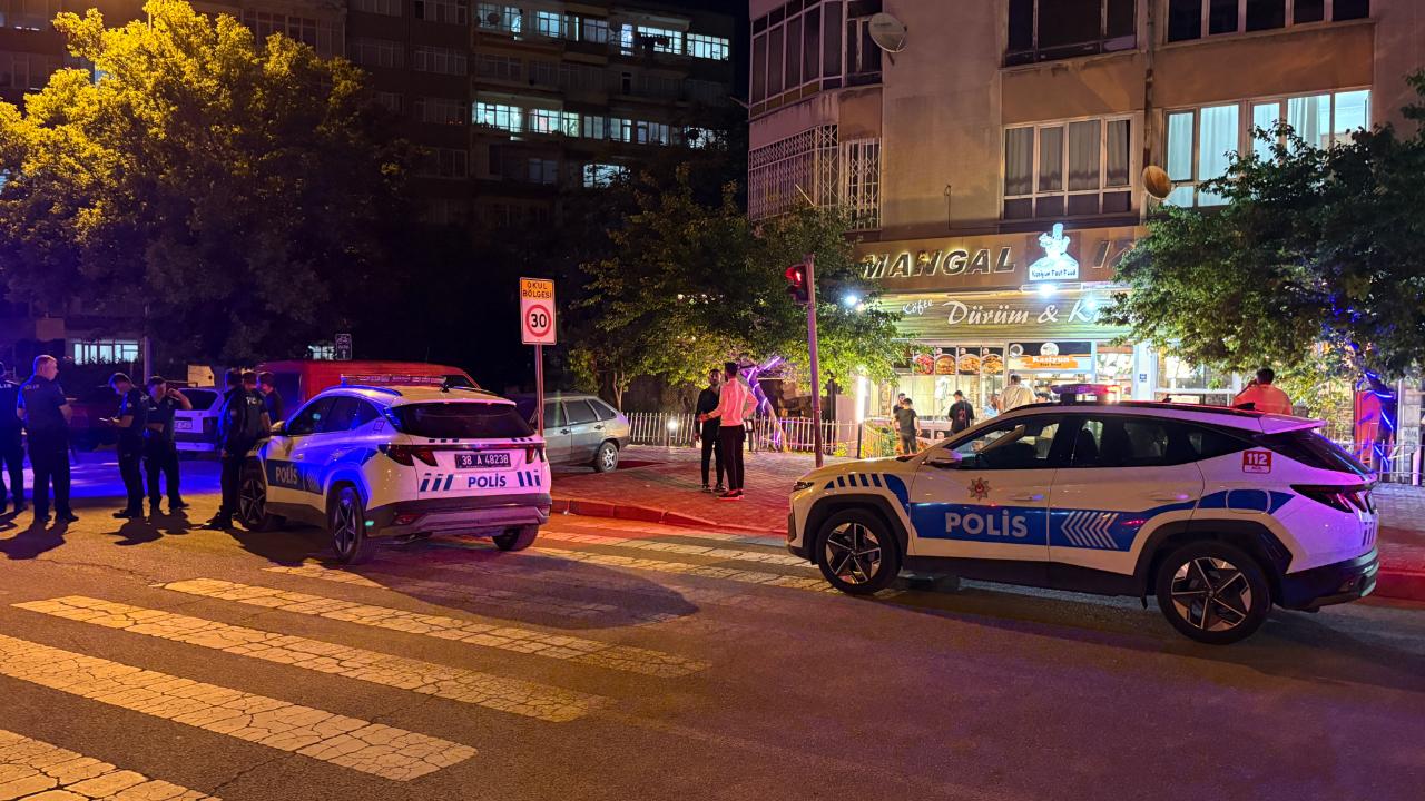 Kebap salonunda döner bıçaklı kavga