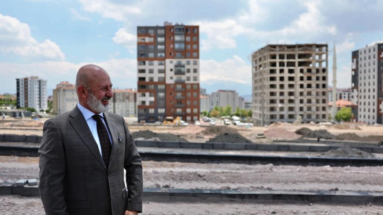 "Kentsel dönüşümle birlikte yaşam alanlarını da inşa ediyoru