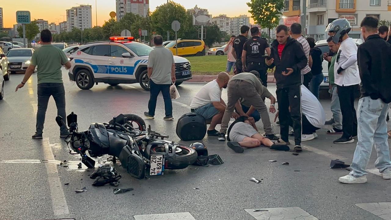 Motosiklet sürücüsüne ilk müdahale Çevik Kuvvet Şube Müdürü’nden