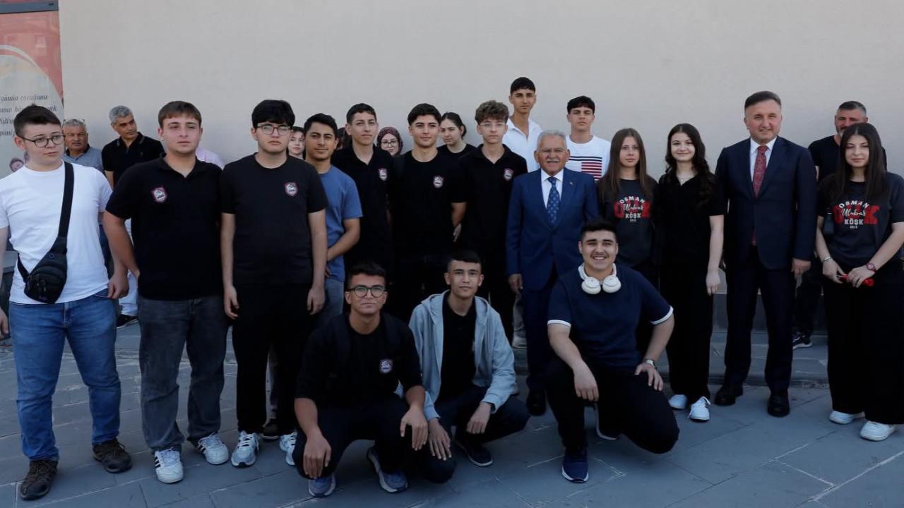 Öğrencilerin karne heyecanına ortak oldular!