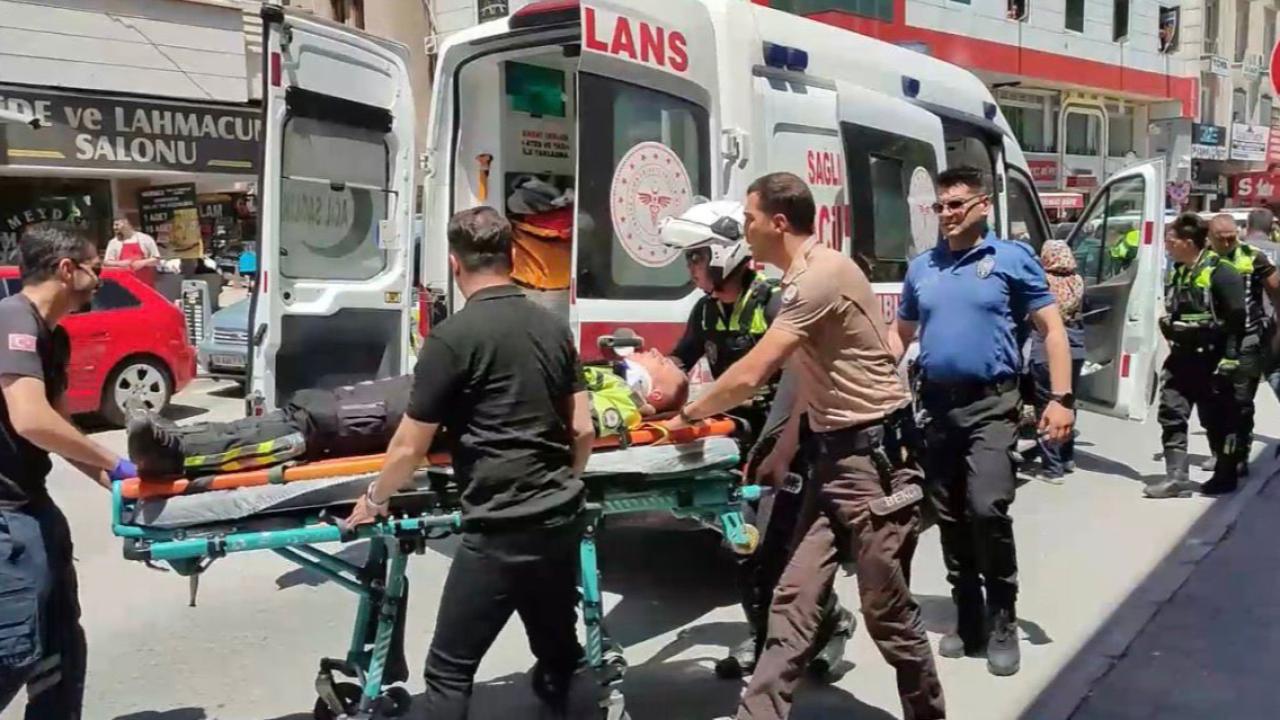 Otomobil ile motosiklet çarpıştı; polis memuru yaralandı