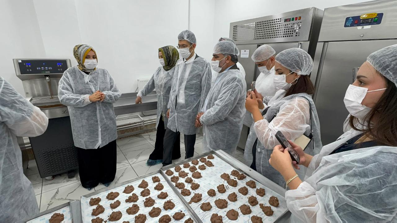 Sarıoğlan'da kadınlar ürettikleri çikolatalarla aile ekonomisine katkı sağlıyor