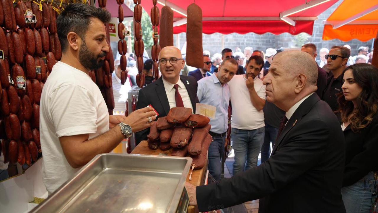 Ümit Özdağ Kayseri’de vatandaşlarla buluştu