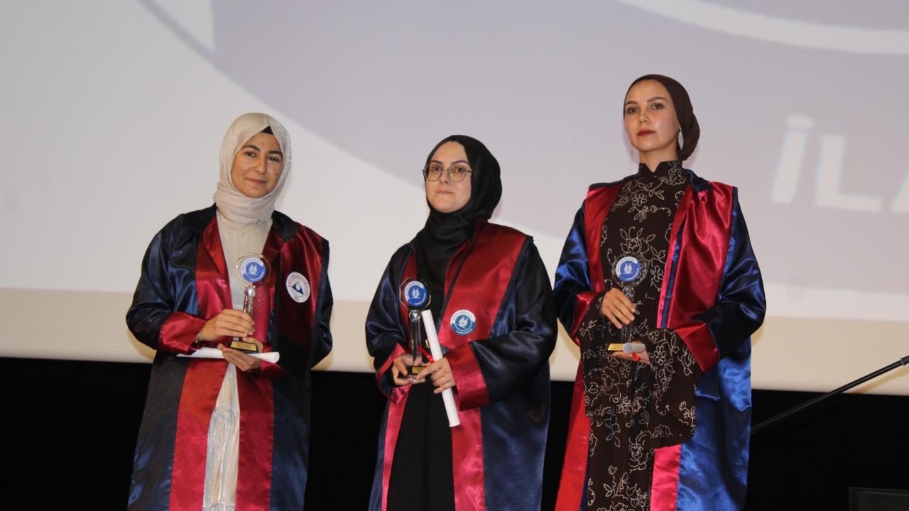 242 genç ilahiyatçı mezun oldu