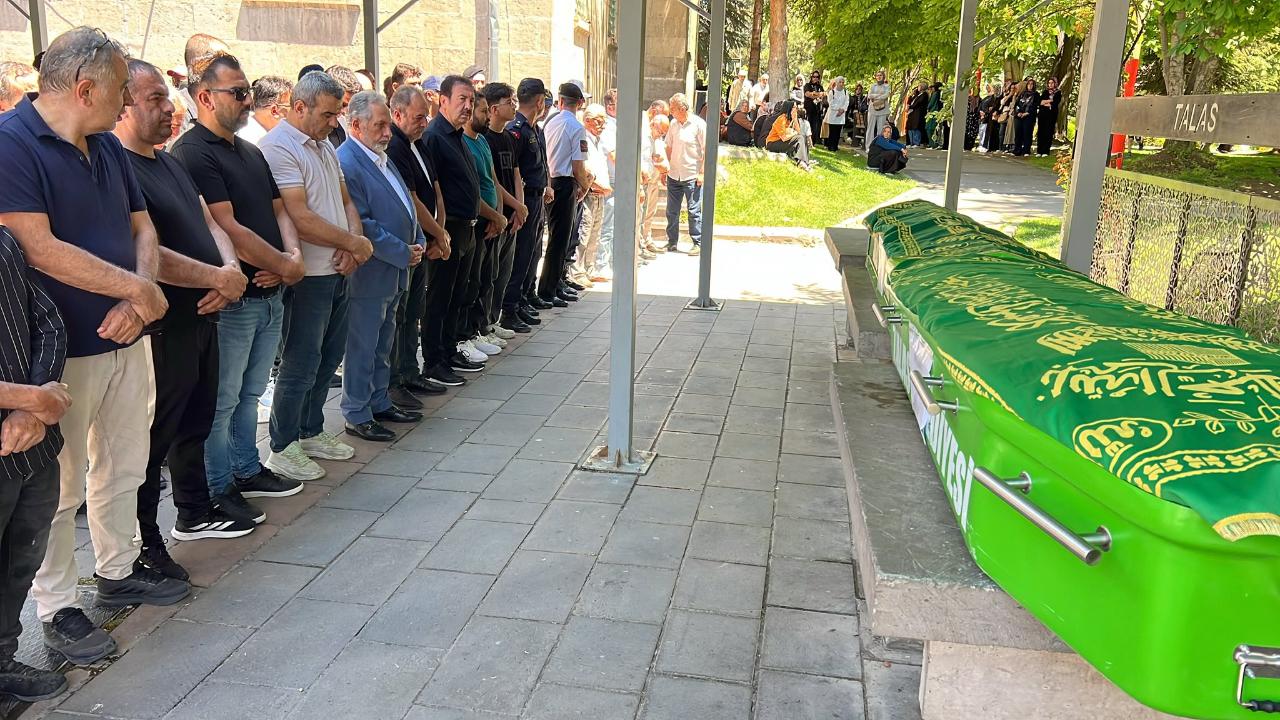 Anne ile 8 aylık bebeği, Kayseri’de son yolculuğuna uğurlandı