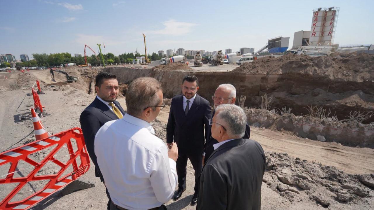 Başkan Büyükkılıç ve AK Parti’li Elitaş, Kartal Katlı Kavşağı Projesini inceledi
