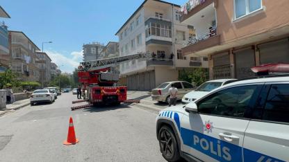 Kayseri’de 3 katlı binada yangın