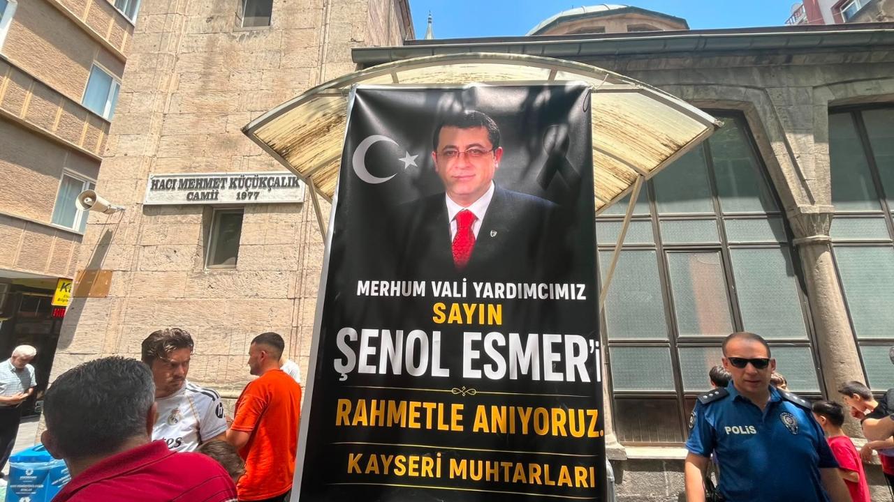 Muhtarlardan merhum vali yardımcısına vefa