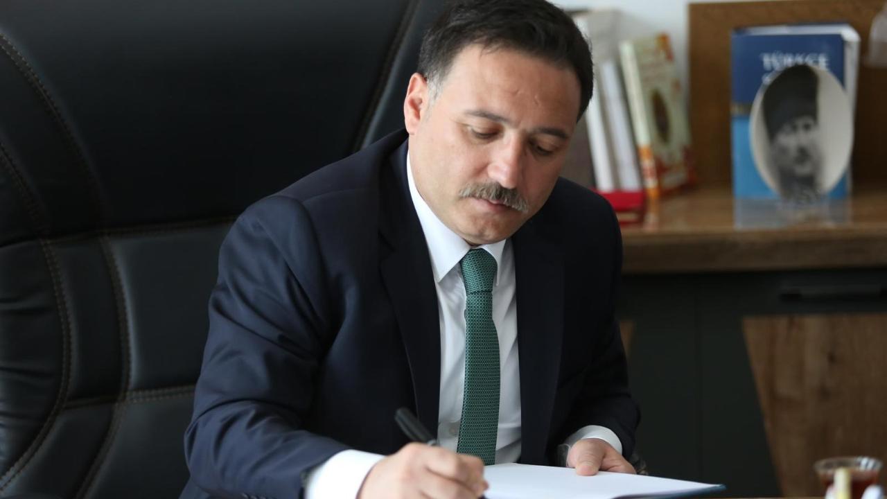 Vali Çiçek: "15 Temmuz 2016 gecesi aziz milletimiz dünya tarihine altın harflerle yazılan büyük bir destana imza atmıştır"
